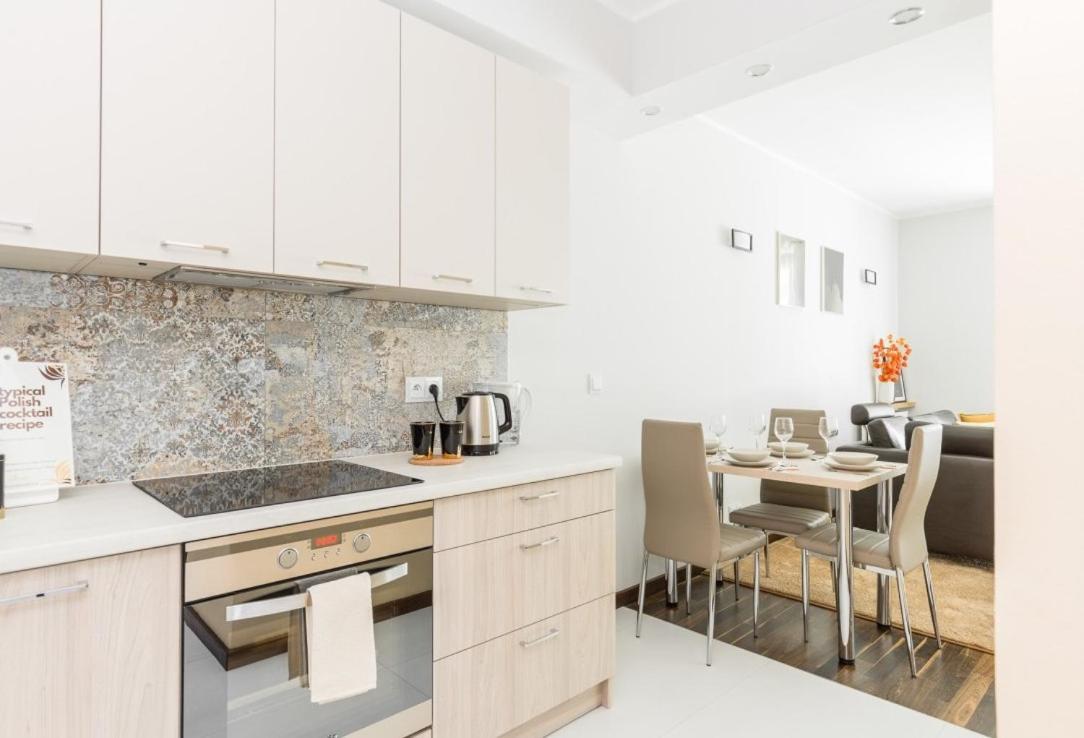 Rentplanet - Angel Plaza Apartment Krakow